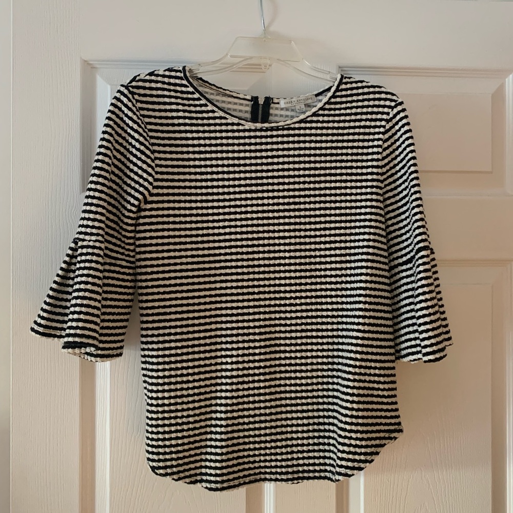 Ladies 3/4 ruffled sleeve blouse